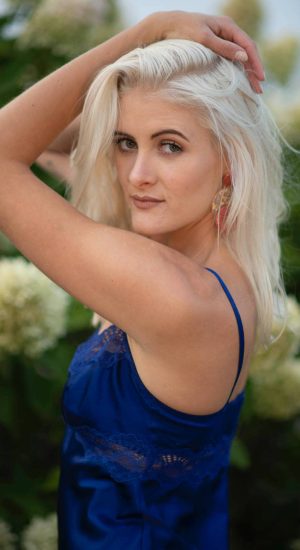 hailey-blue-chemise-profile.jpg